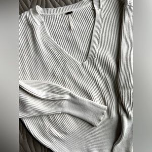 FREE PEOPLE V Neck Ribbed Sweater Fitted At The Waist Woman’s Size Small